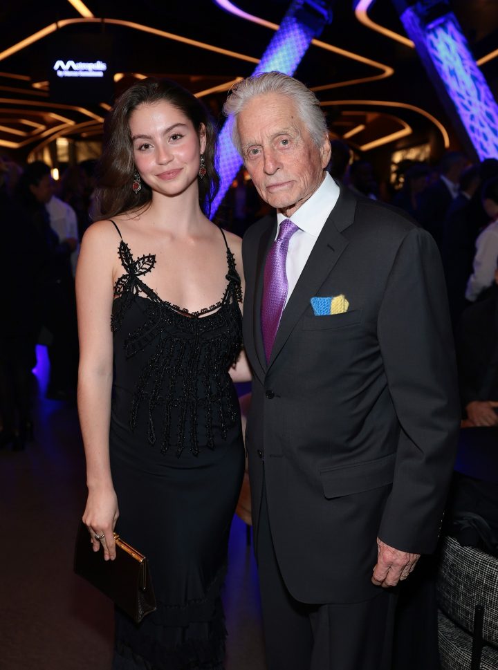 Майкл Дуглас оригинально поддержал Украину на гала-концерте в Нью-Йорке 6 Майкл Дуглас